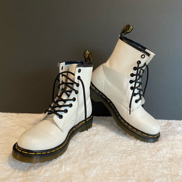 NWOT Doc Marten 1460 Women’s Smooth Leather Lace Up Boots Size 6 - Picture 10 of 16